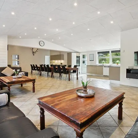 Nael - 1-6km From The Sea By Interhome