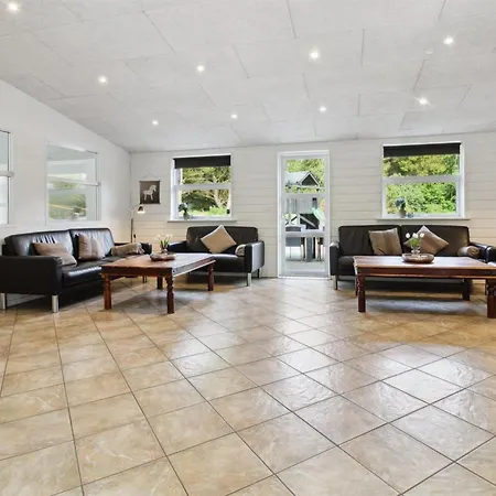 Nael - 1-6km From The Sea By Interhome *